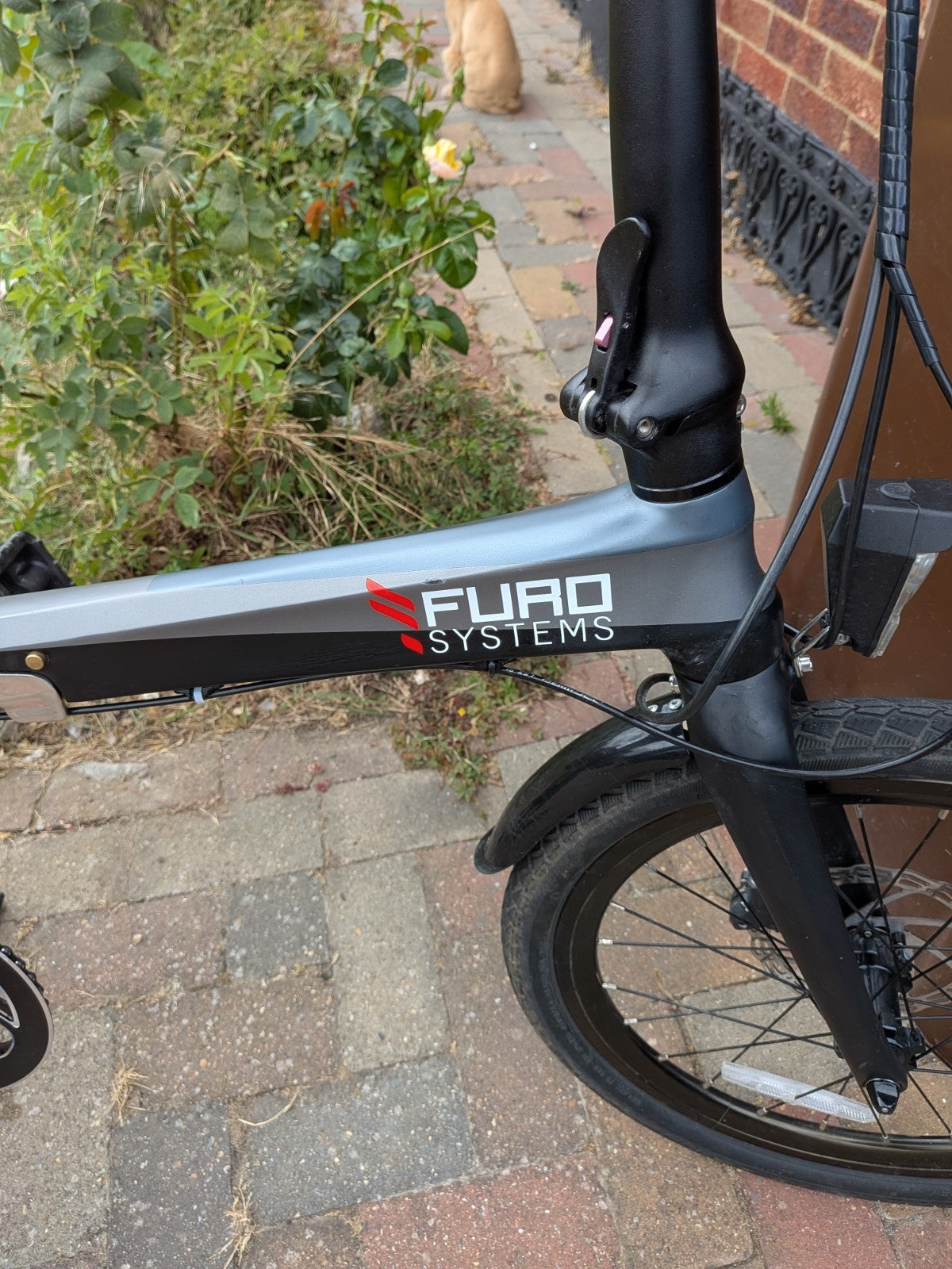 FURO Systems Folding Bike 20in 9-Speed Hydraulic Disc Brakes Rack Grey/Black