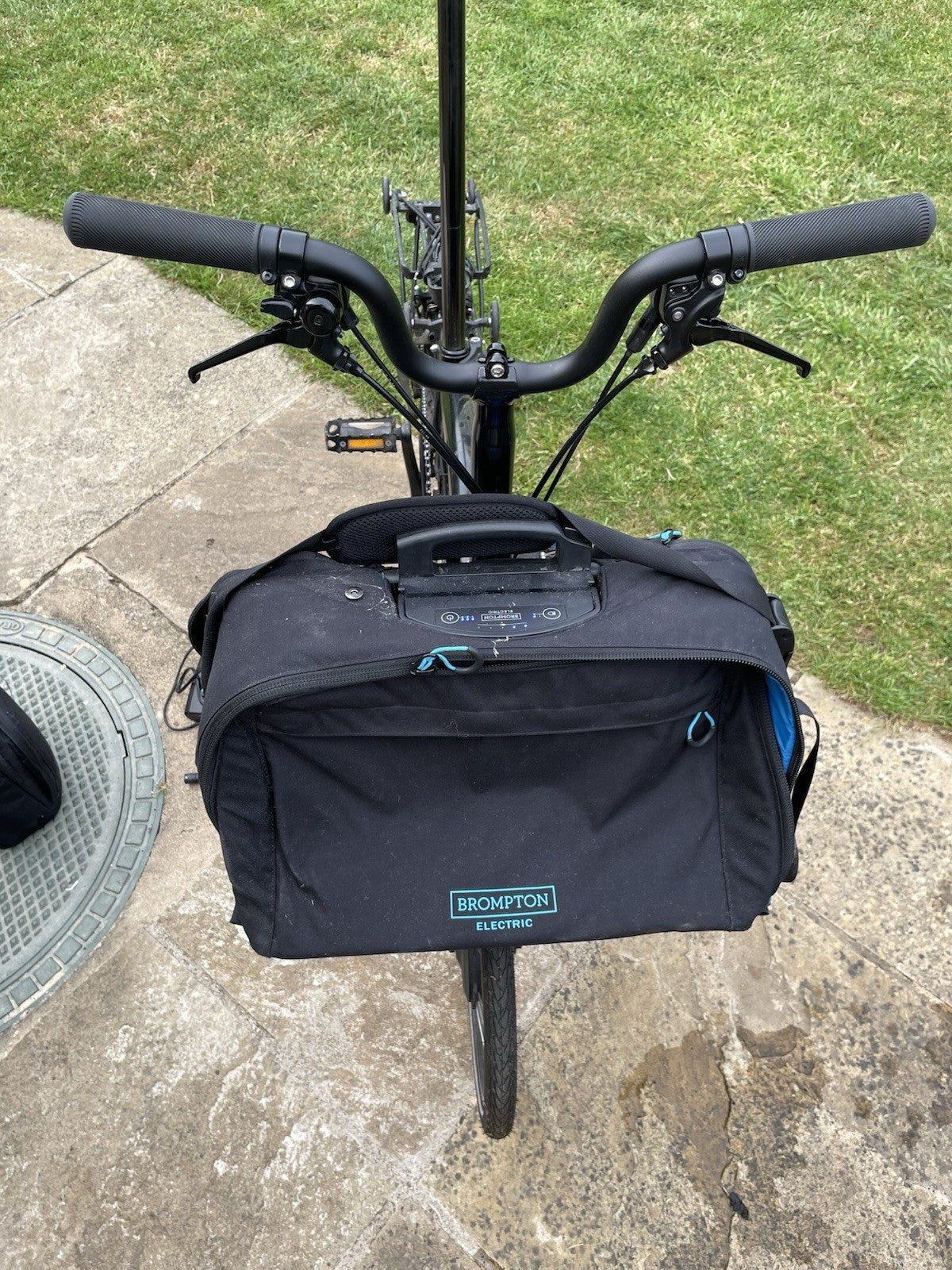 Brompton E-Folding Bike 6-Speed with Rear Rack And Large City Bag
