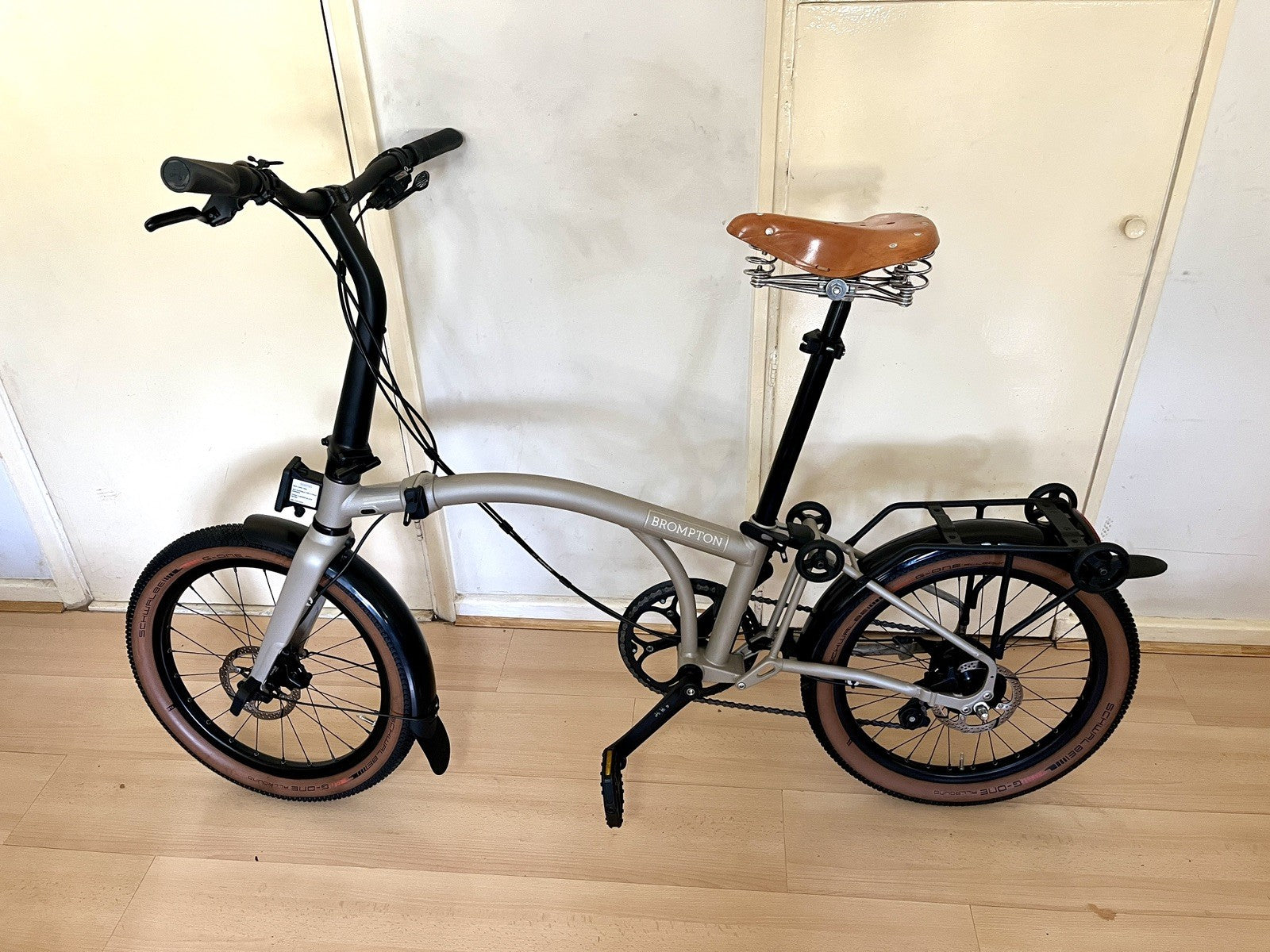 Brompton G Line 8 speed with rack and Mudguards, Traildust White, Large