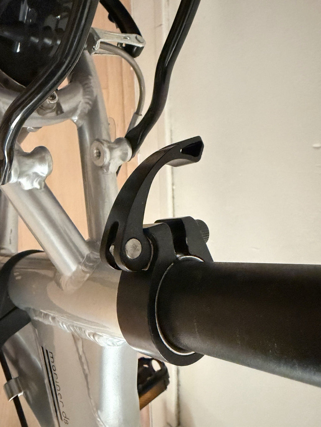 Dahon Mariner D8 20" Silver 8-Speed Folding Bike Lightweight