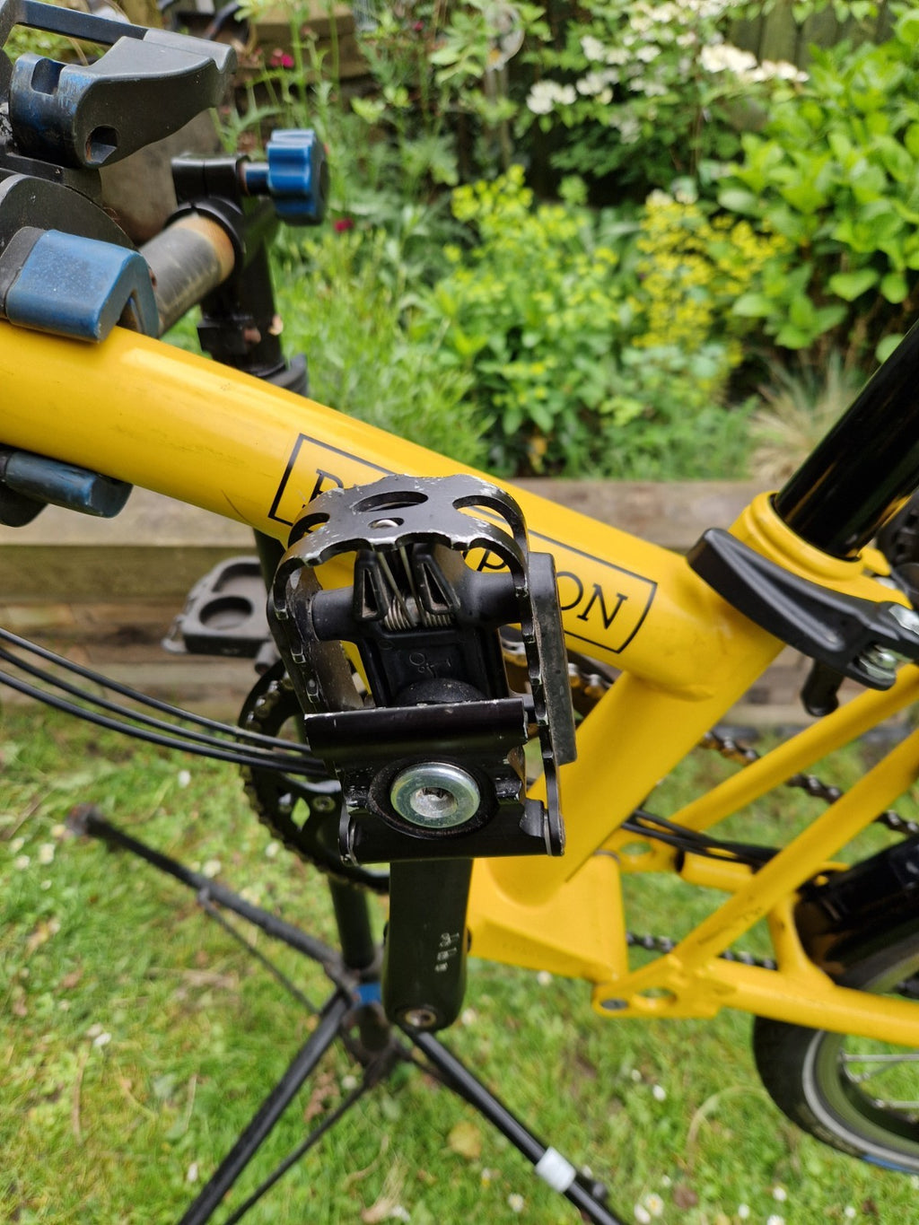 Brompton C Line 6 speed/Rack  Explore, Bumblebee Yellow/Black Mudguards LED