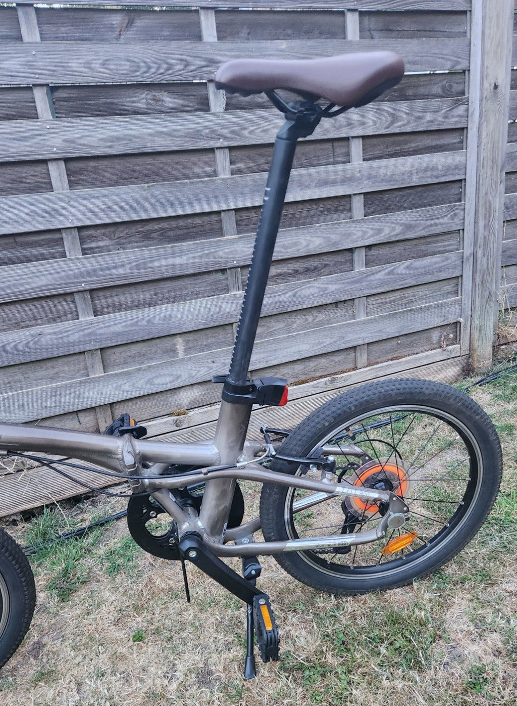 Btwin Tilt 900 Folding Bike 9 Speed Lightweight.
