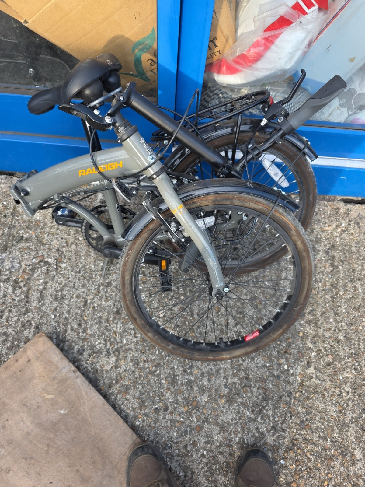 Raleigh Evo 20in Folding Bike Grey/Black, 7 Gear Speed, Rear Rack, V-Brakes.