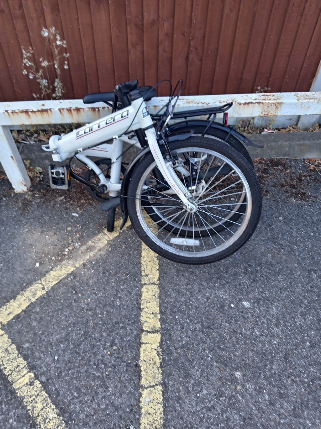 Carrera Transit Folding Bike 20in White/Black Hub Gears Rear Carrier Mudguards