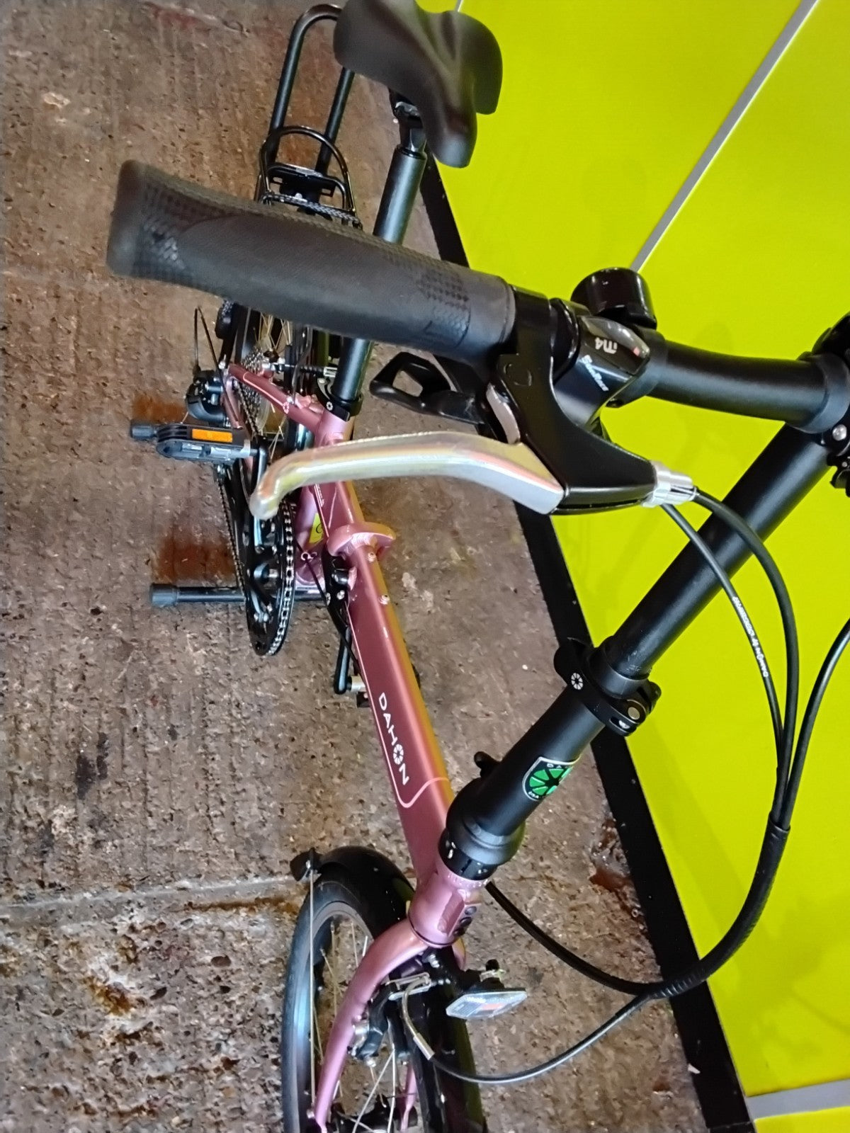 Dahon Mariner D8 Folding Bike Pink - 8-speed Sunrace