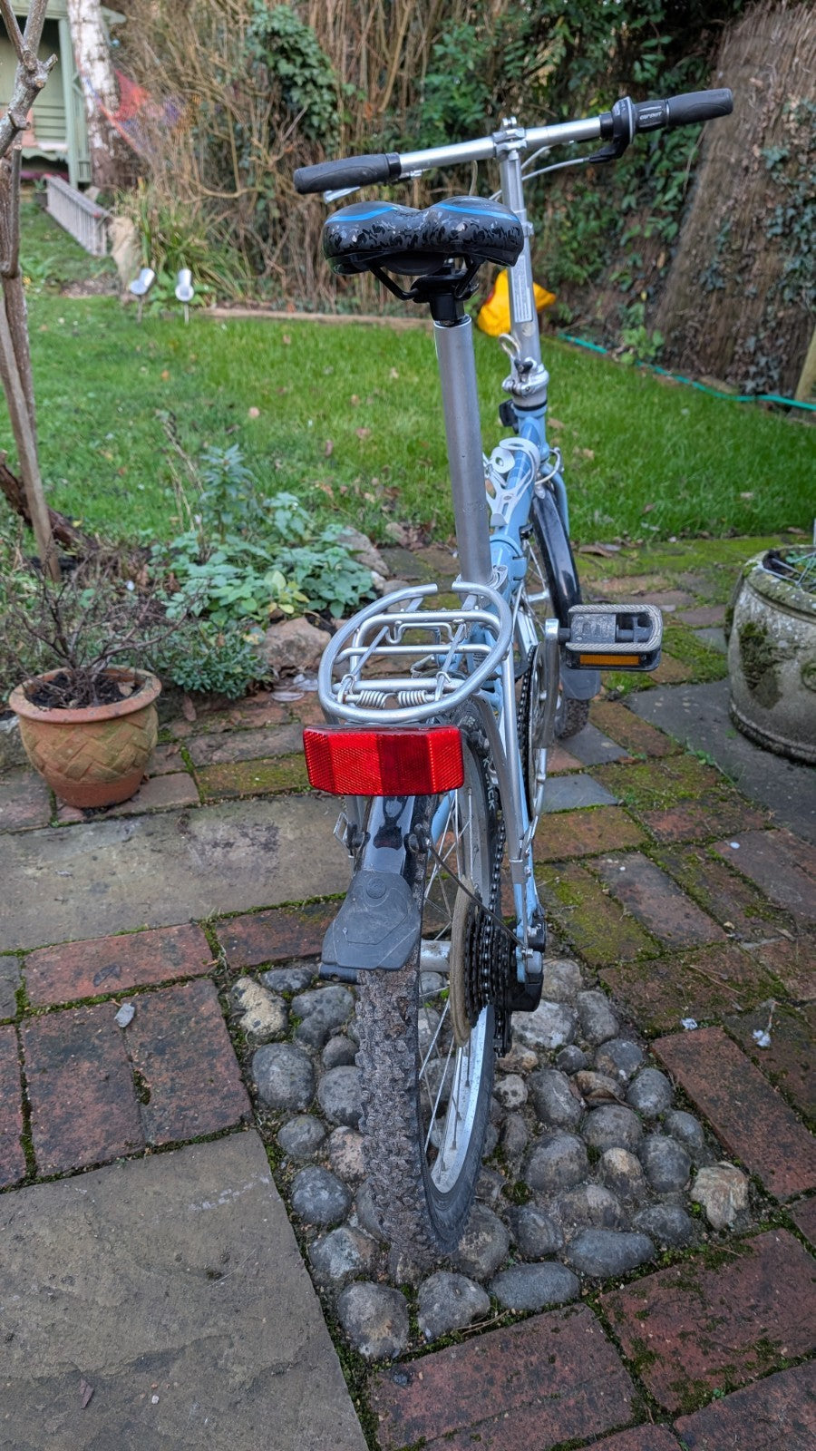 Dahon Speed D7 Folding Bike 7-Speed SRAM Grip Shift, Luggage Rack