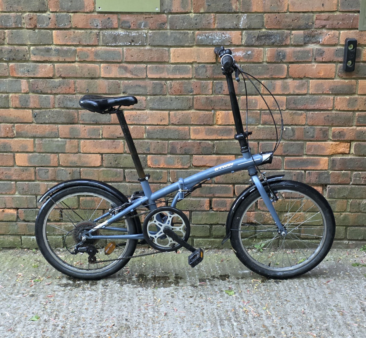 BTWIN FOLD UP BIKE (20" WHEELS)