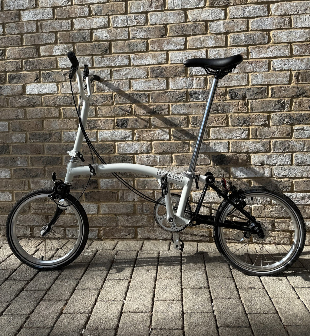 Brompton A Line - White & Black - Mint Super A+ Condition - Worldwide Shipping
