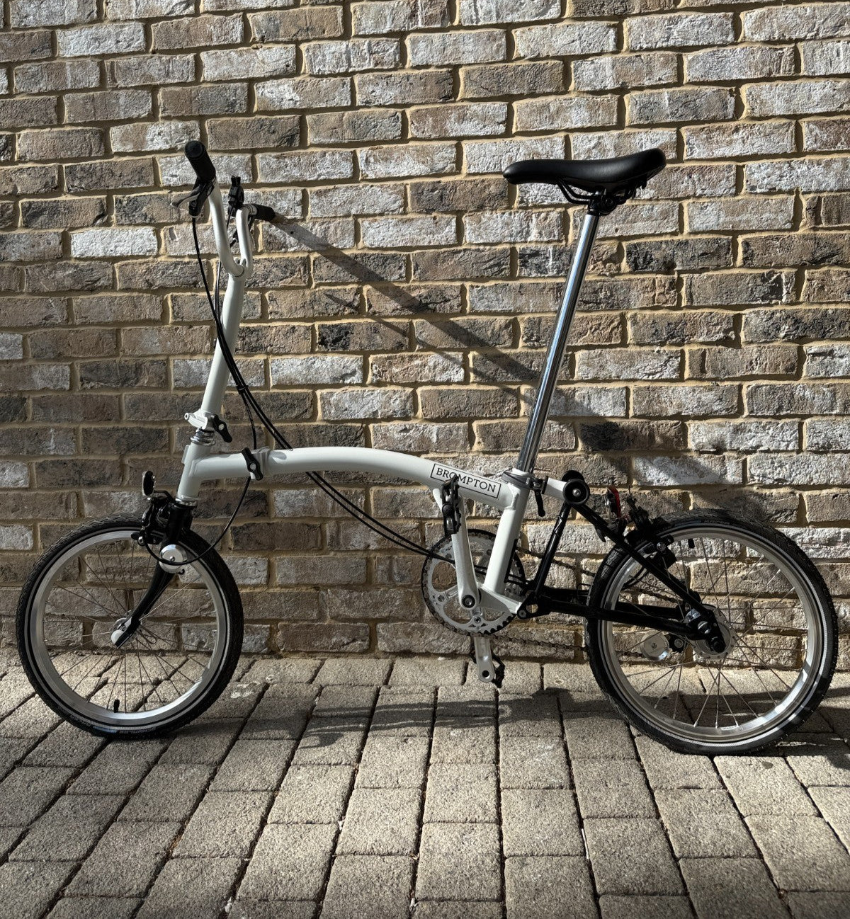 Brompton A Line - White & Black - Mint Super A+ Condition - Worldwide Shipping