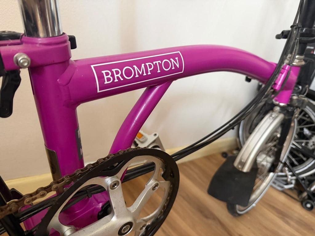 Brompton C Line H6L (6 Speed) folding bicycle - Berry (EXCELLENT CONDITION)