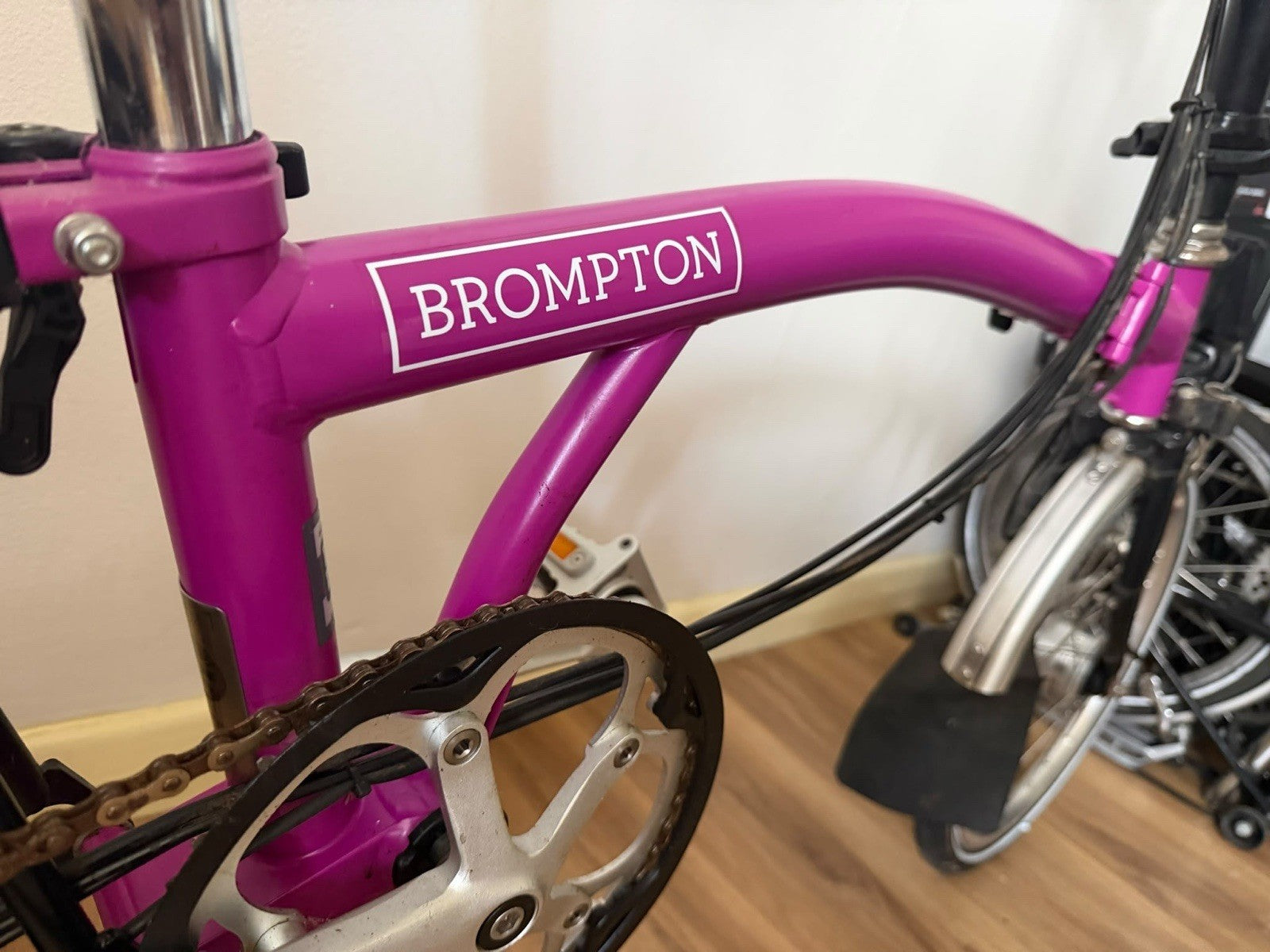 Brompton C Line H6L (6 Speed) folding bicycle - Berry (EXCELLENT CONDITION)