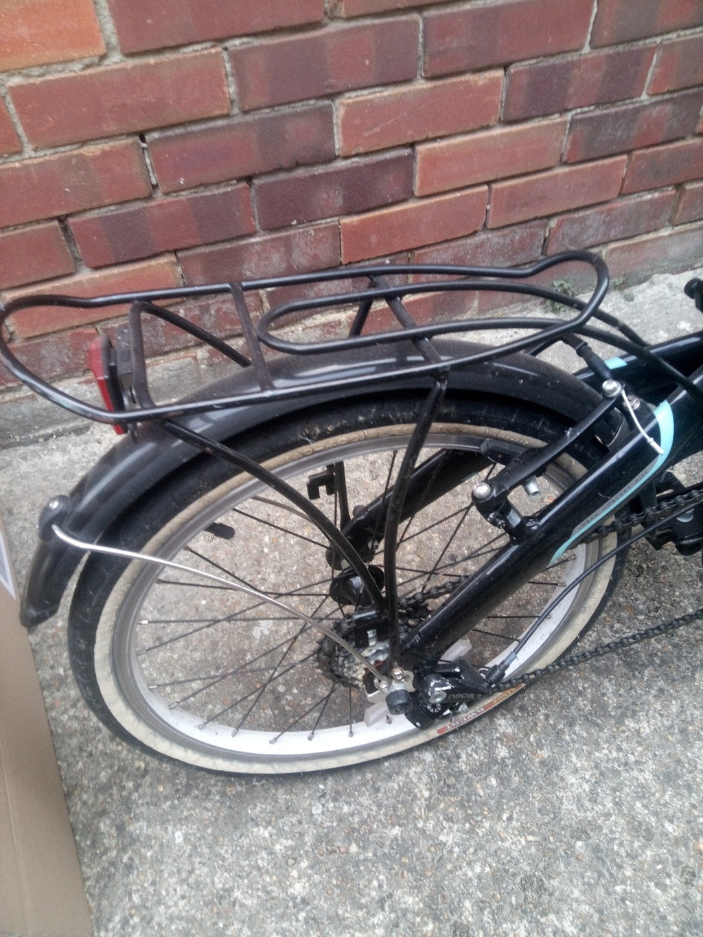 Dahon Vybe 20 Inch Folding Bike ideal commuter bike, barely used