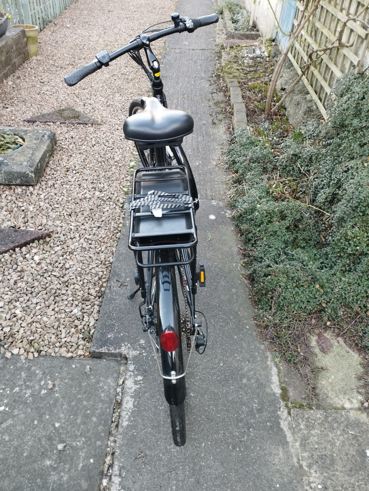 Folding Bike Commuter 700c Wheel 9.6Ah Battery Black Red Basis Hybrid