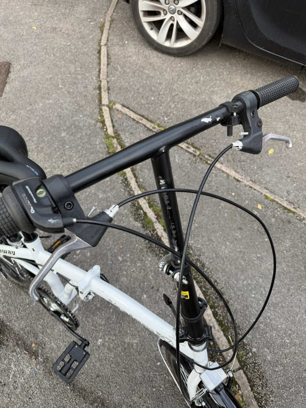 Stowaway Venture X9 20in Folding Bike 6 Speed White/Black Rear Rack Mudguards