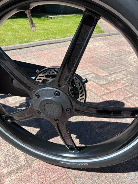 Gocycle G4 City Bike - Low miles - 5.4 miles - Mint with Travel case.