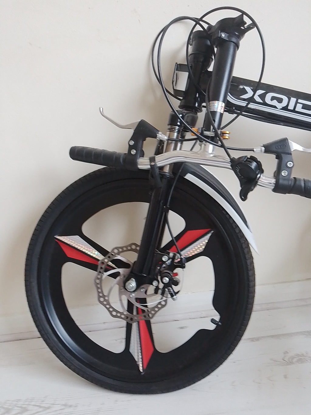 Oyama folding bike, 20 inch wheels, 8 speed.