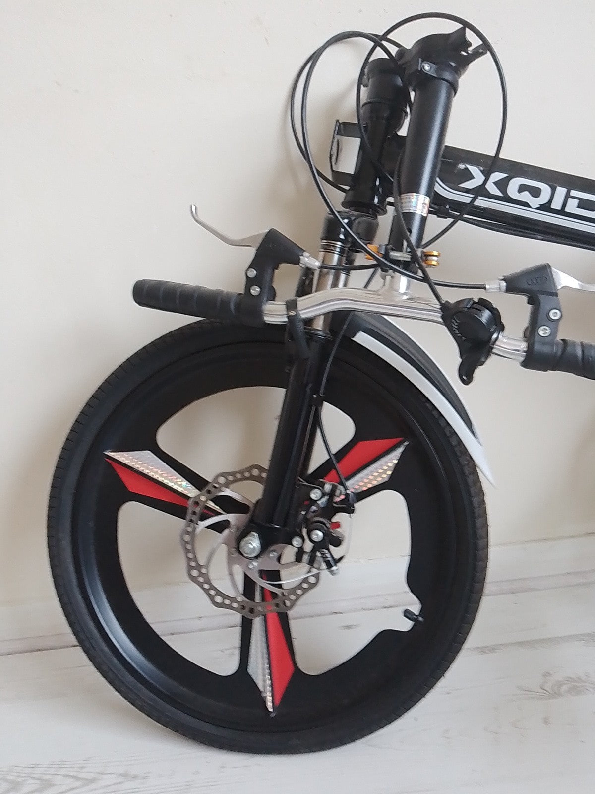 Oyama folding bike, 20 inch wheels, 8 speed.