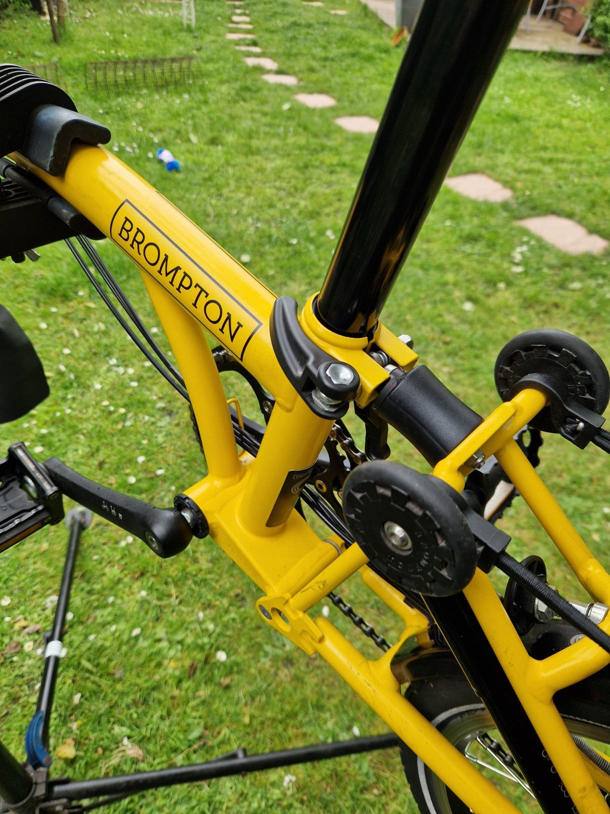 Brompton C Line 6 speed/Rack  Explore, Bumblebee Yellow/Black Mudguards LED