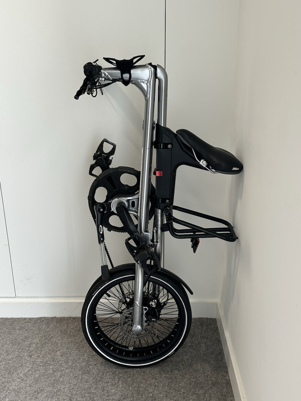 STRIDA SX Folding Bike – Silver Brush with Black Details – Good Condition