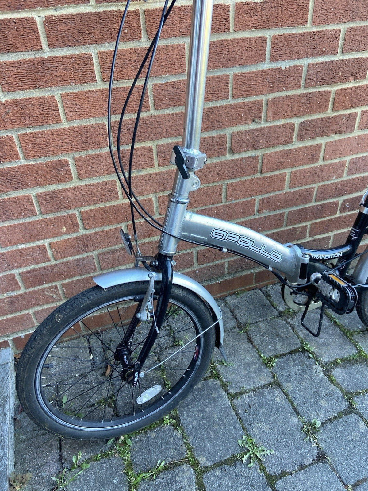 Aluminium Apollo Transition folding bike in good condition with a comfort saddle