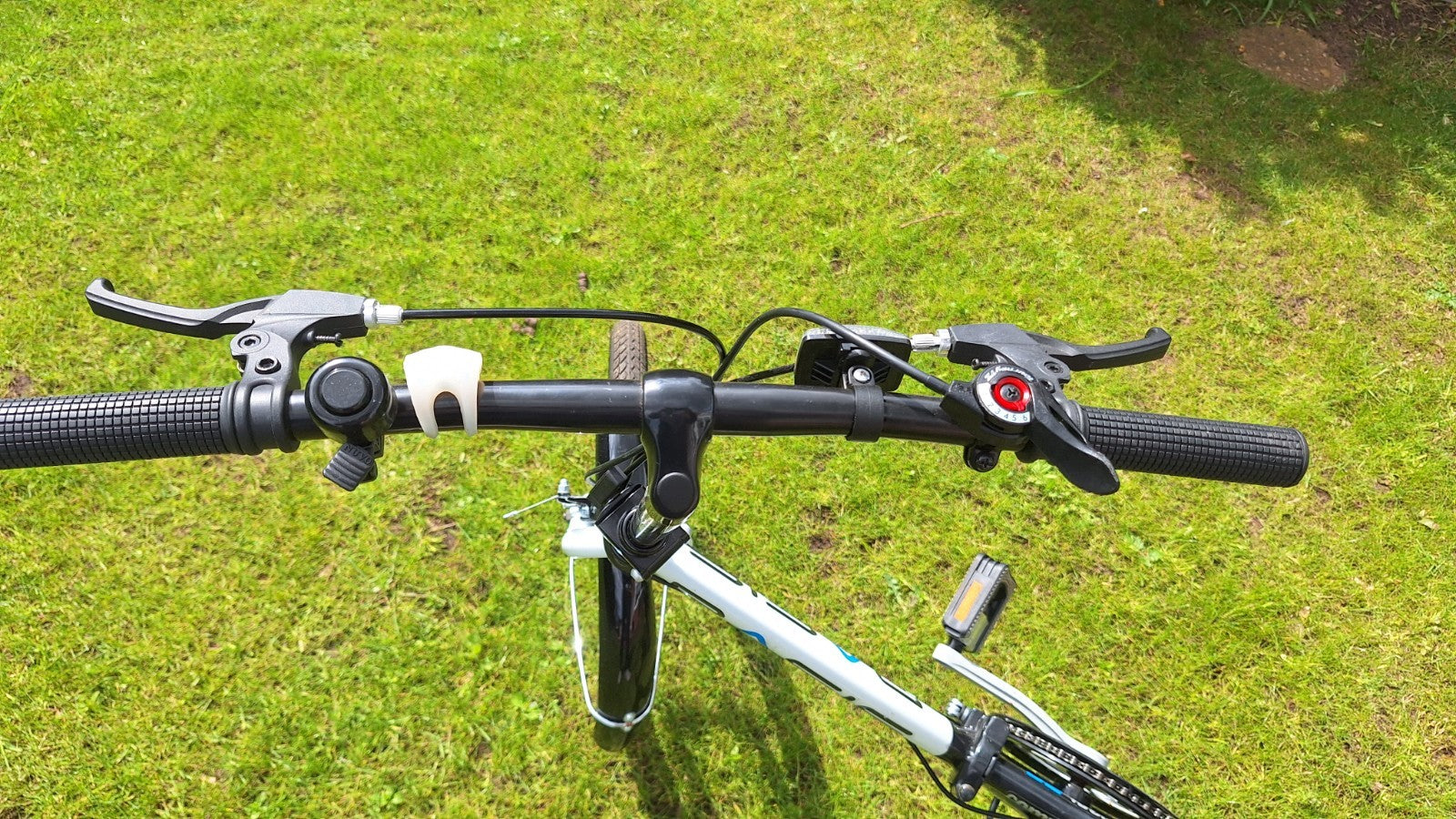 Basis Compact Folding Commuter Bicycle 20" Wheel 6 Speed.