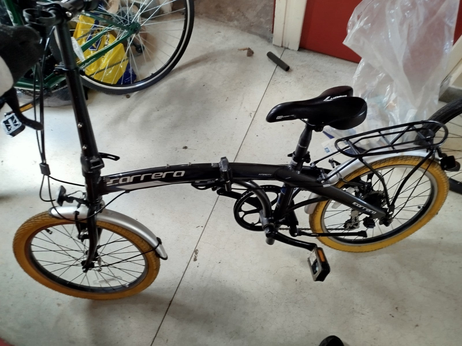 Carrera Intercity Folding Bike - 20" Wheels - 8 Speed Shimano - Black