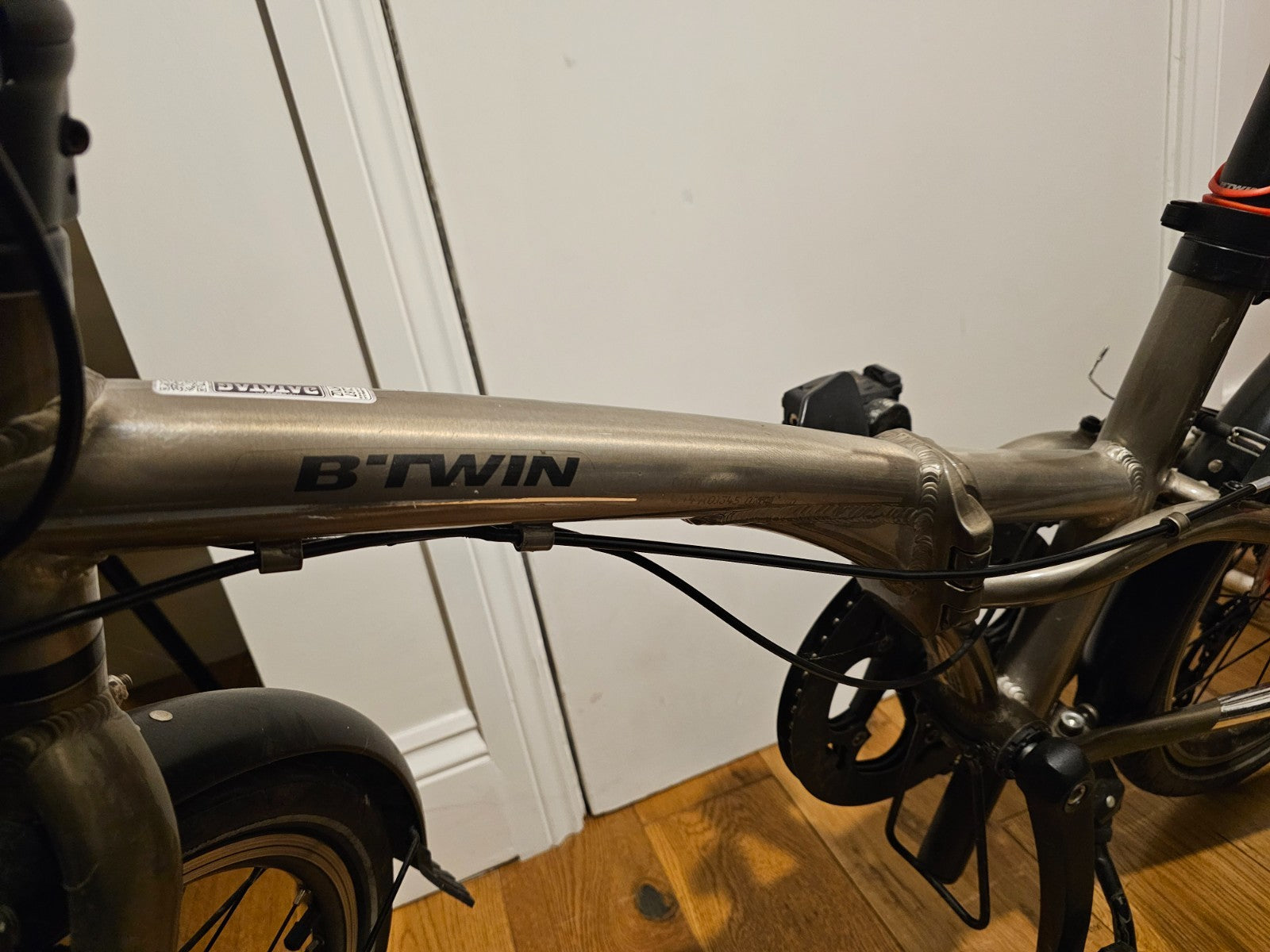 Btwin Tilt 900 Folding Bike 9 Speed Lightweight with Pannier rack