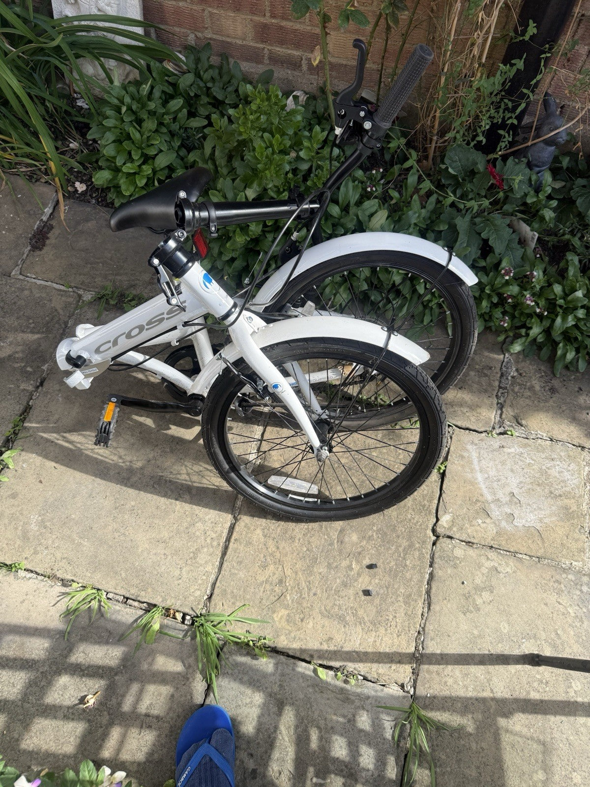 CROSS CRF 300 Folding Bike 20in 6-Speed Mudguards Kickstand White