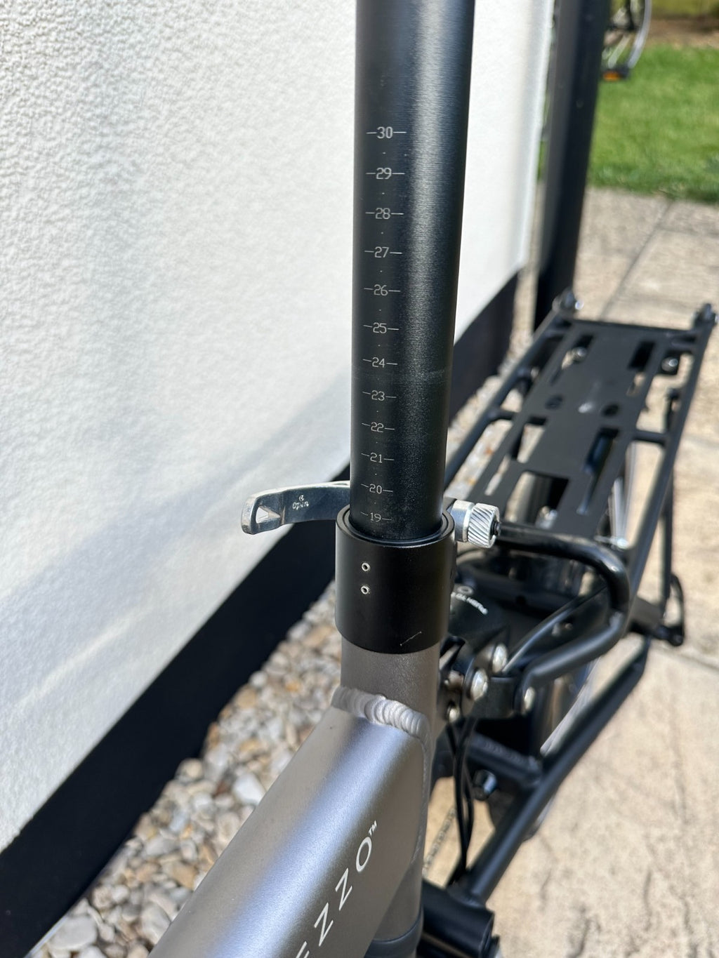 Mezzo Folding Bike D9 very lightly used 9 gears excellent condition