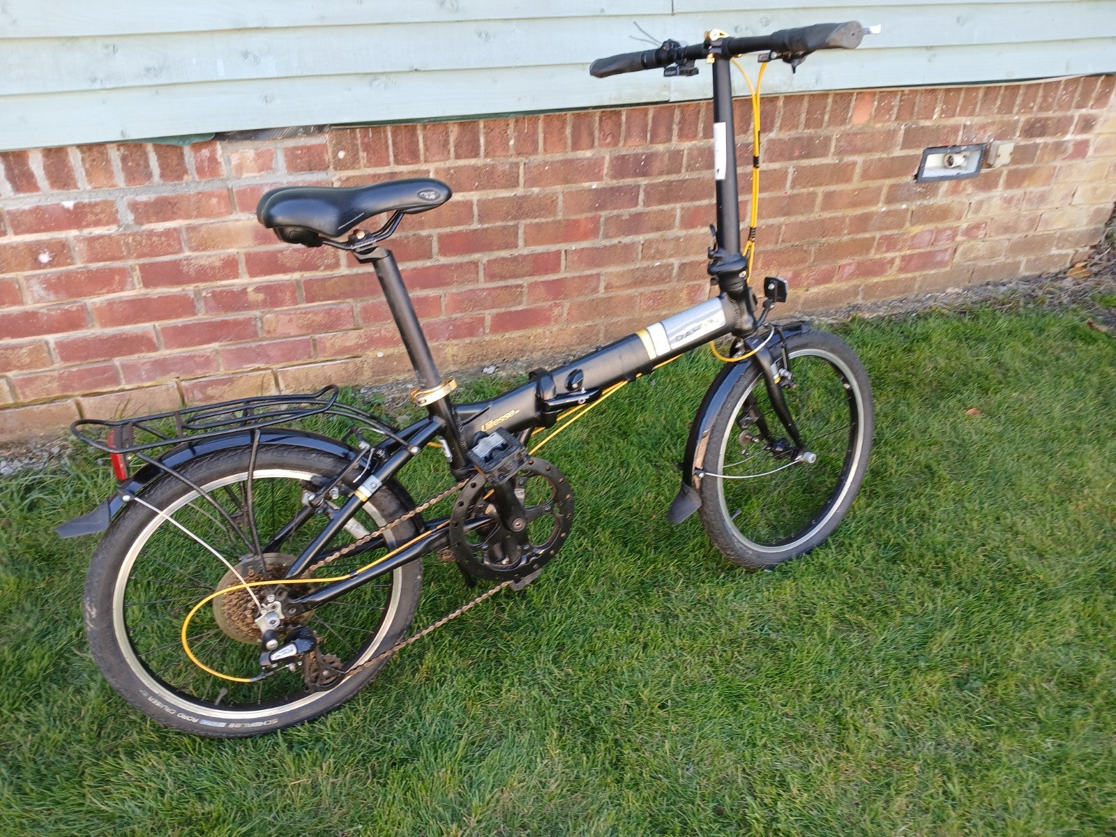 Dahon Vitesse D8 Folding Bike, 8 gears, alloy frame