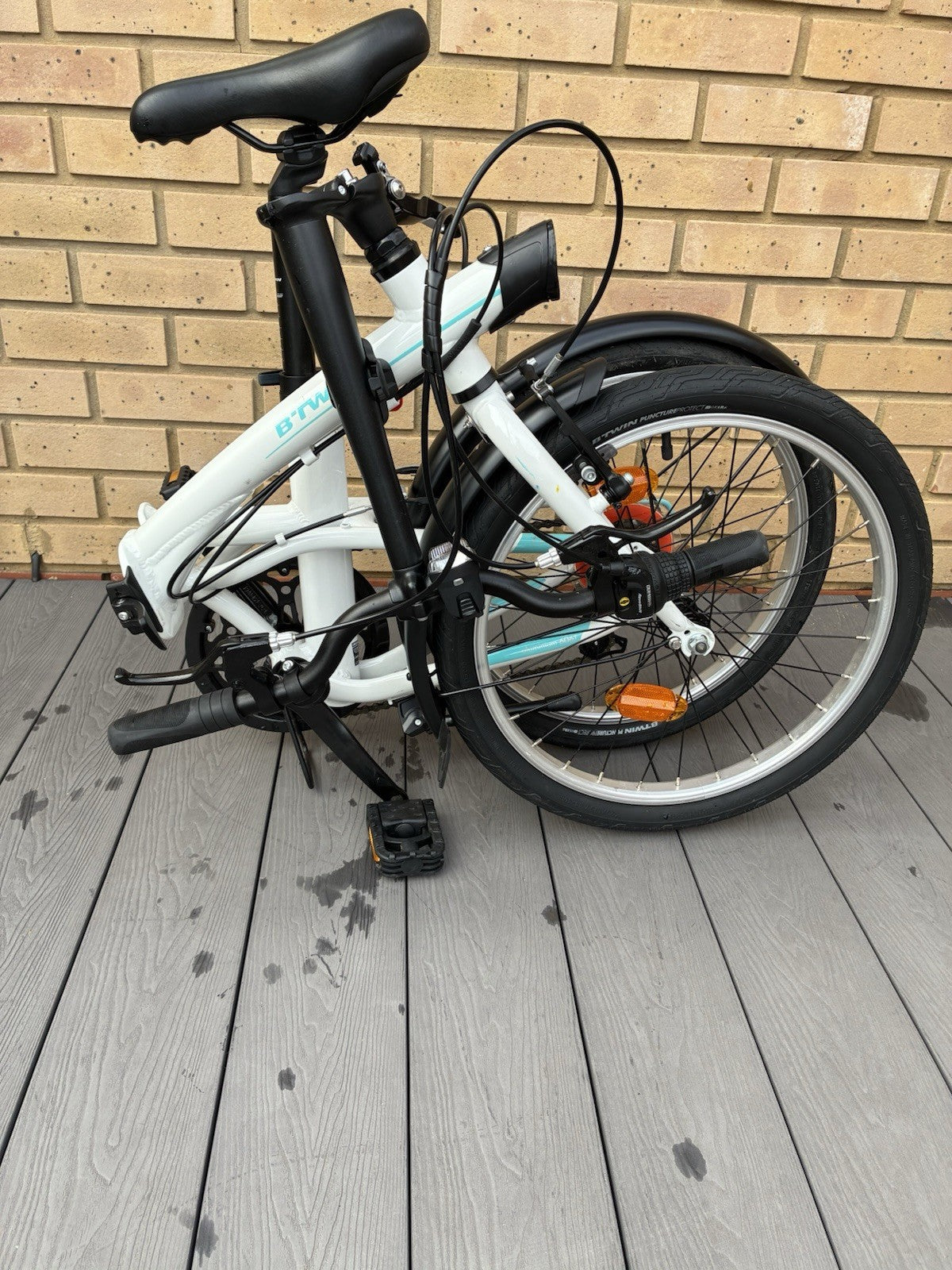 B’TWIN Tilt 500 Folding Bike 20” – 7 Speed – White/Turquoise – Excellent Conditi