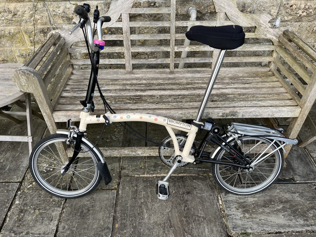 Brompton folding bike ivory 2007 very good condition with carry bag