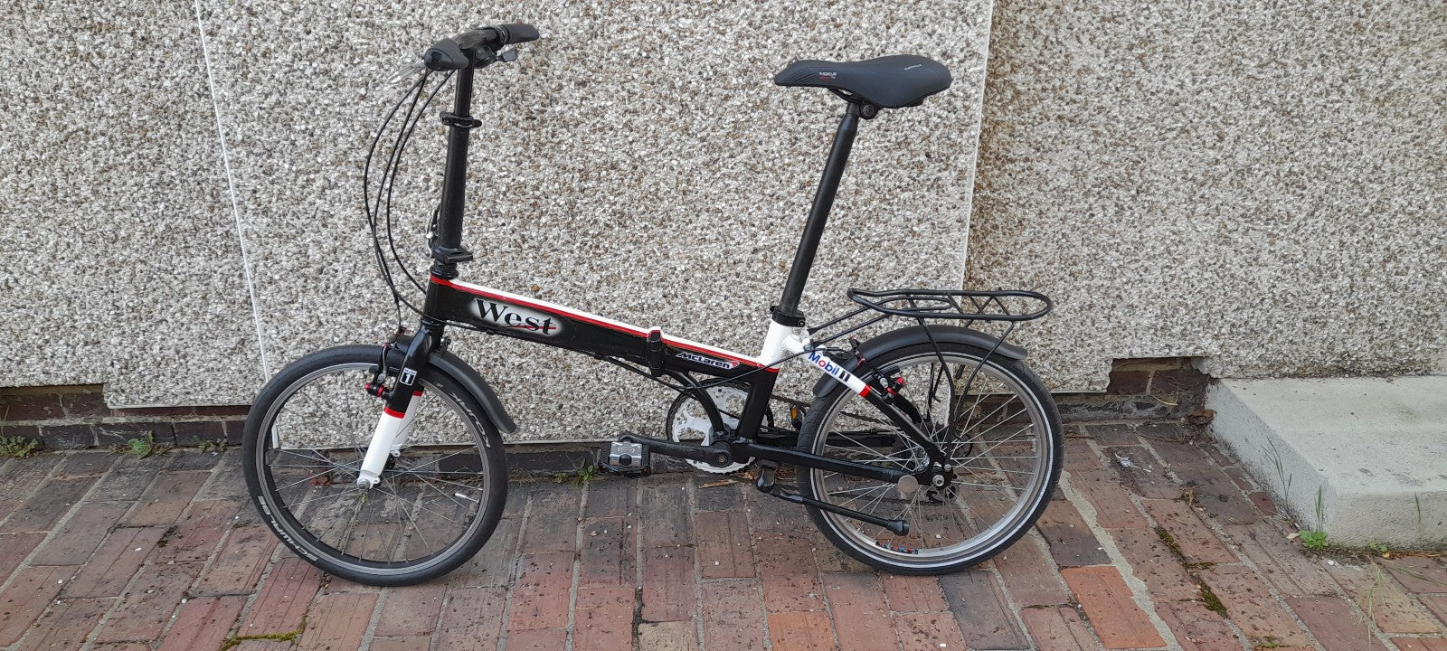 Oyama folding bike, 20 inch wheels, 8 speed.