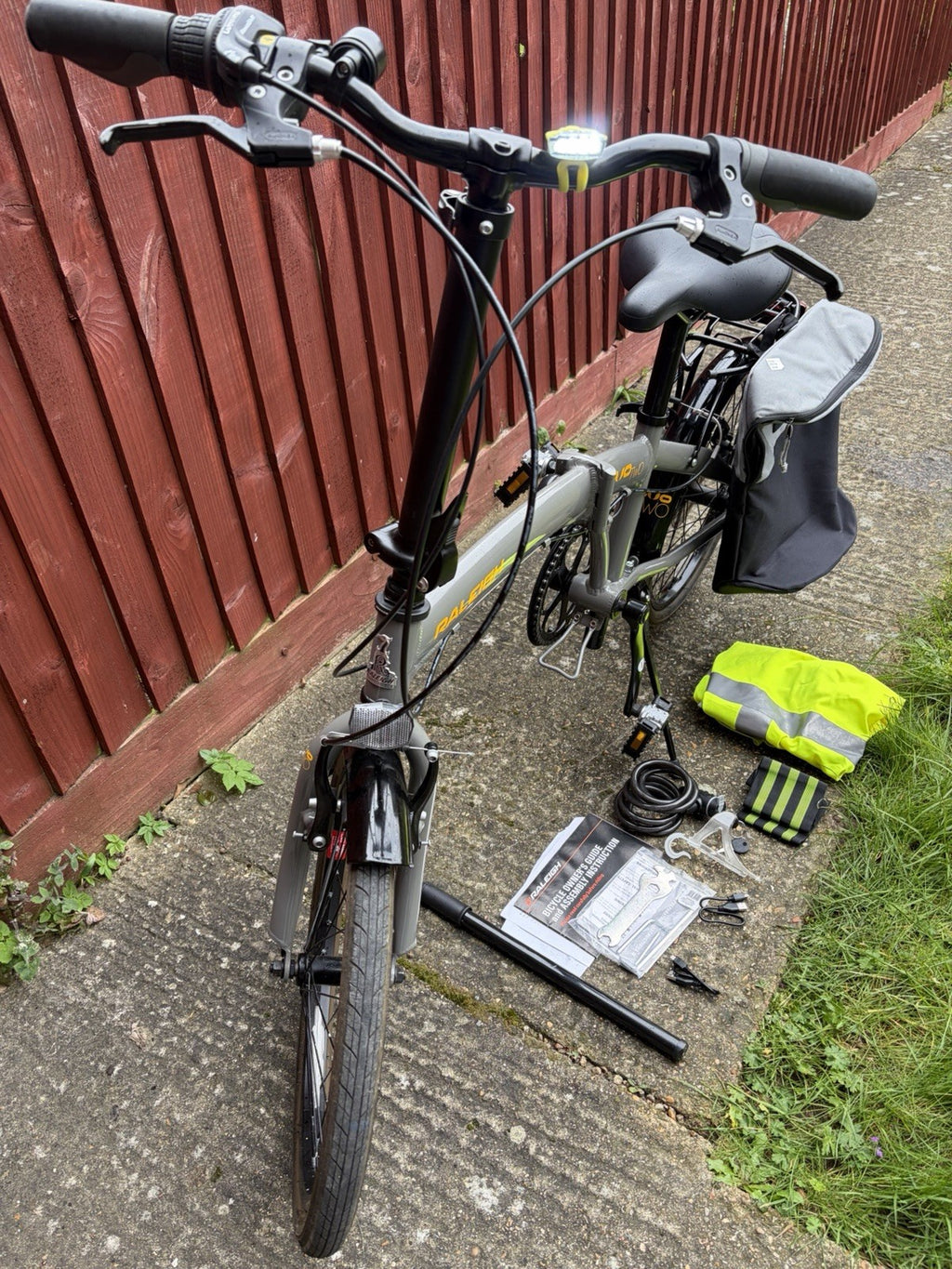 Raleigh Evo 2 Folding Bike 7-Speed Shimano Gears with Accessories