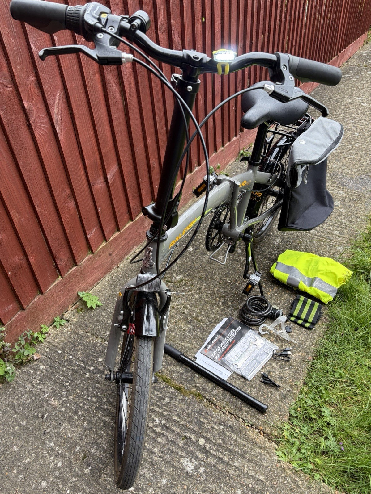 Raleigh Evo 2 Folding Bike 7-Speed Shimano Gears with Accessories