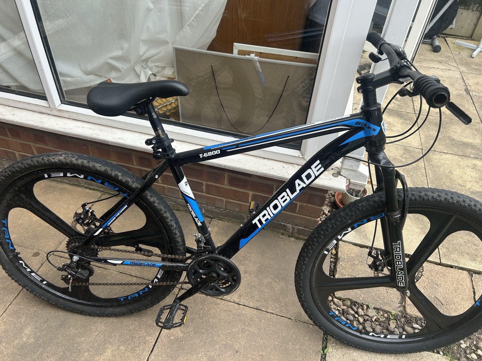 Trioblade T-6800 Mountain Bike – 21 Speed – 26" Mag Wheels