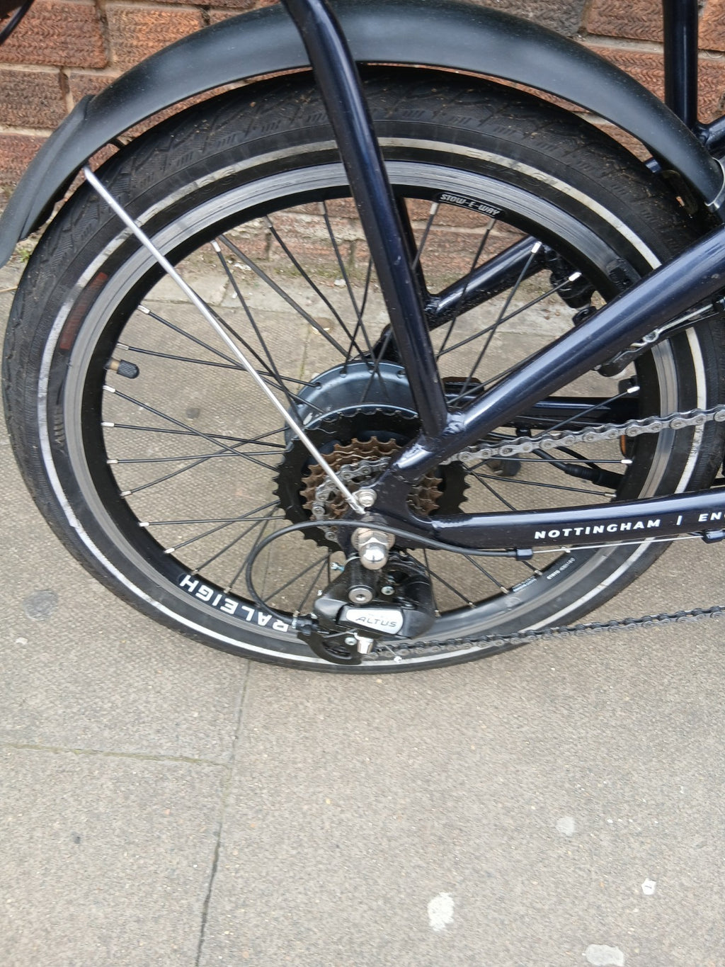 Raleigh Stow-E-Way Folding 7-Speed 20" Wheel Alloy E--Bike Dark Blue (Scratched)