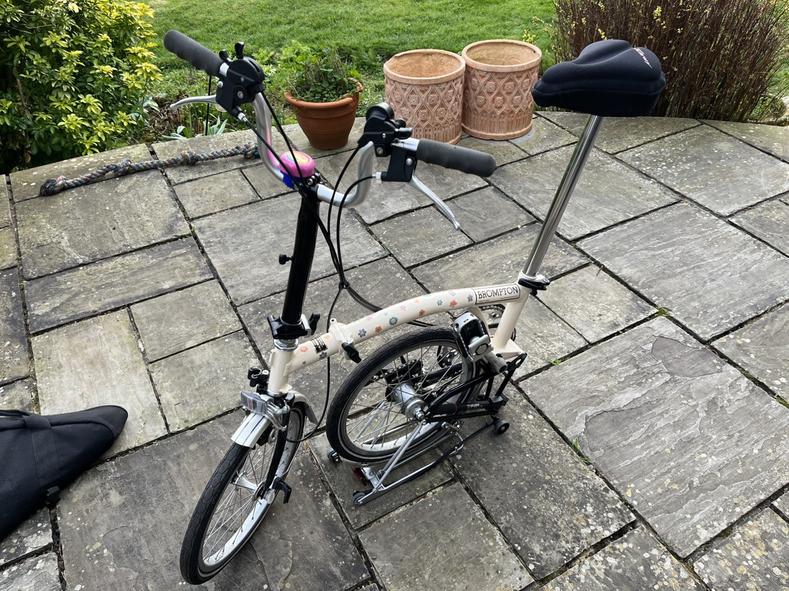 Brompton folding bike ivory 2007 very good condition with carry bag