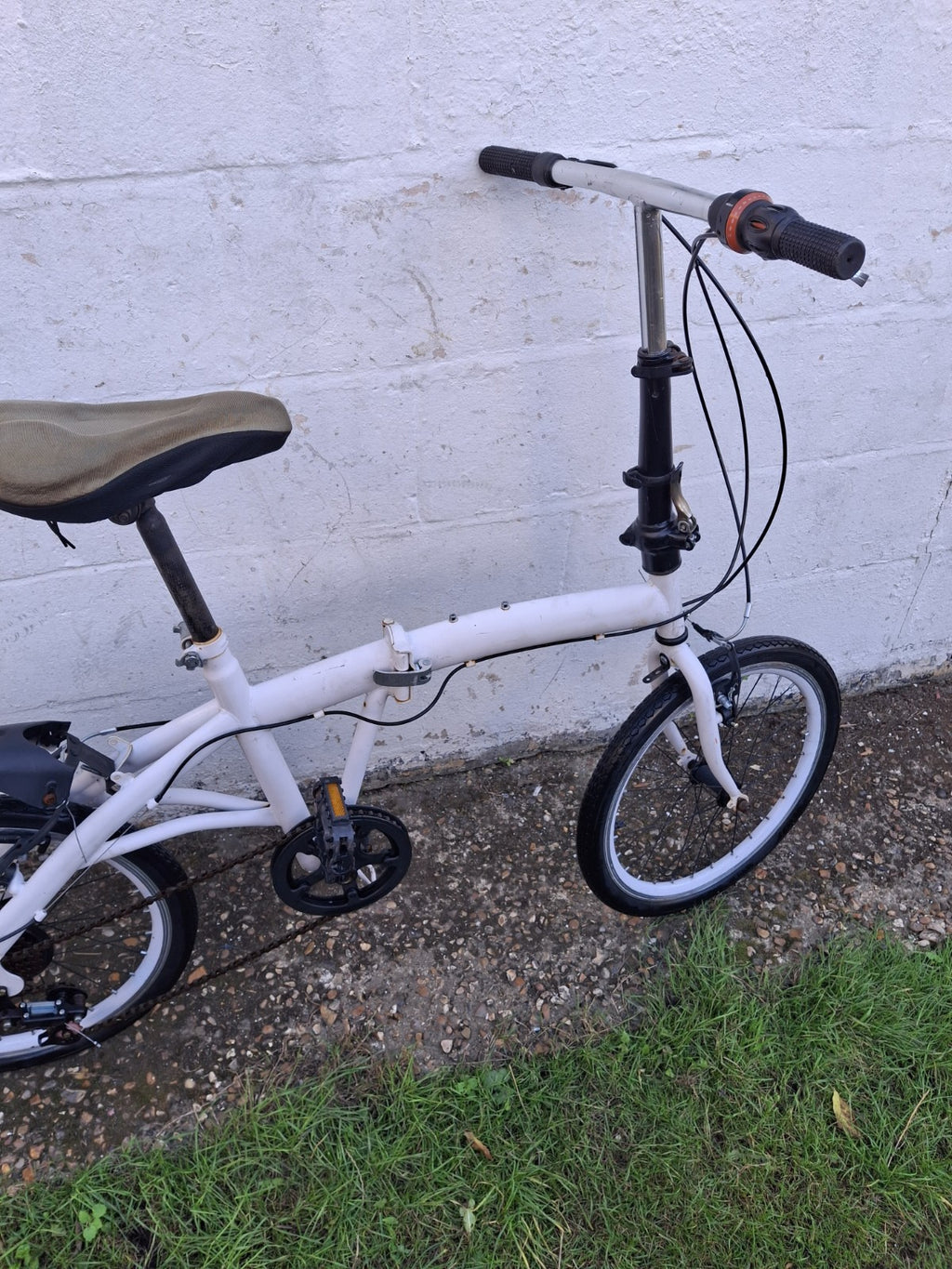 White 20" Folding Bike - 6 Speed Compact City Commuter Bicycle - Good Condition