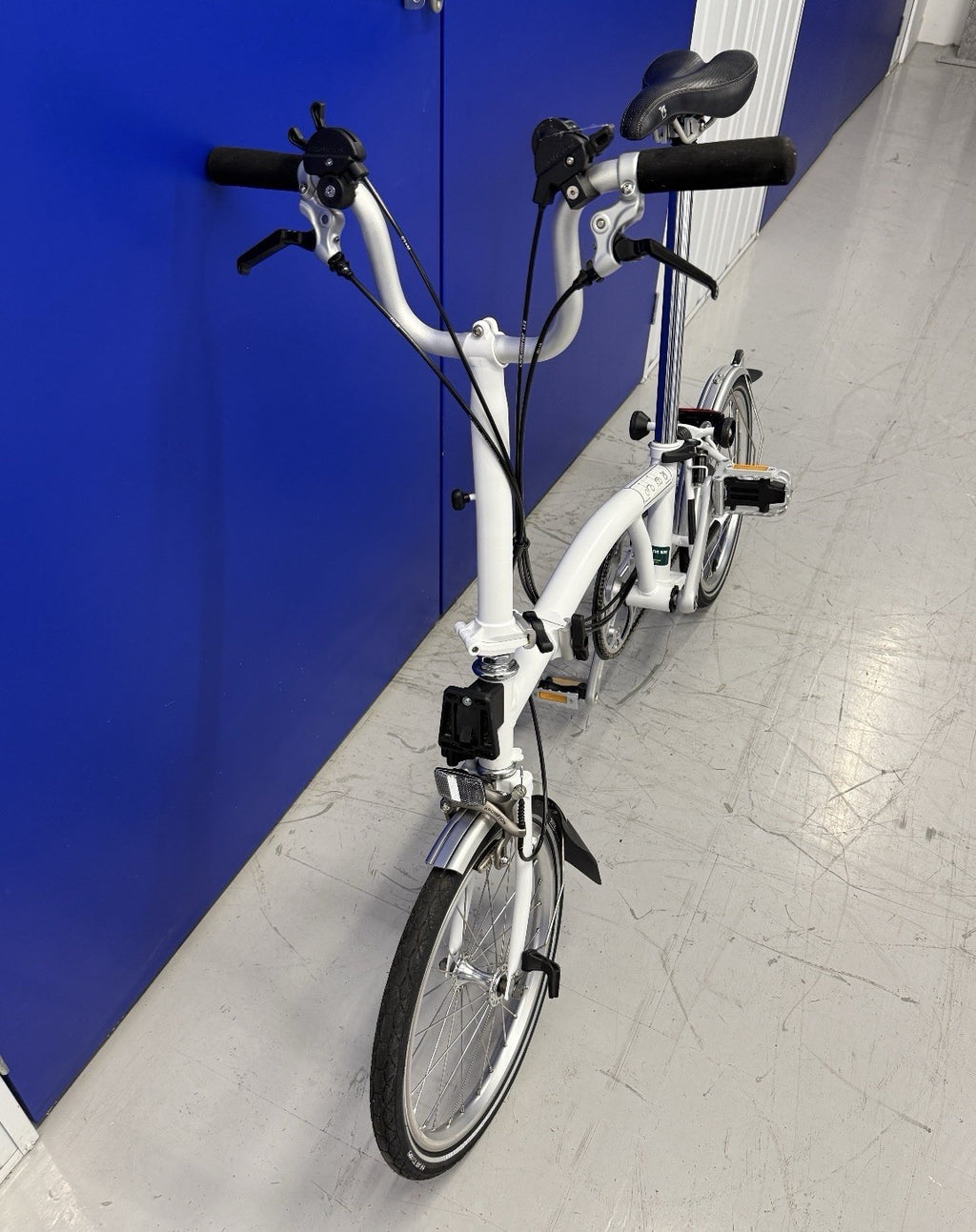 Brompton ML6 2016 folding cycle. White. 6 Speed. Mint used once!