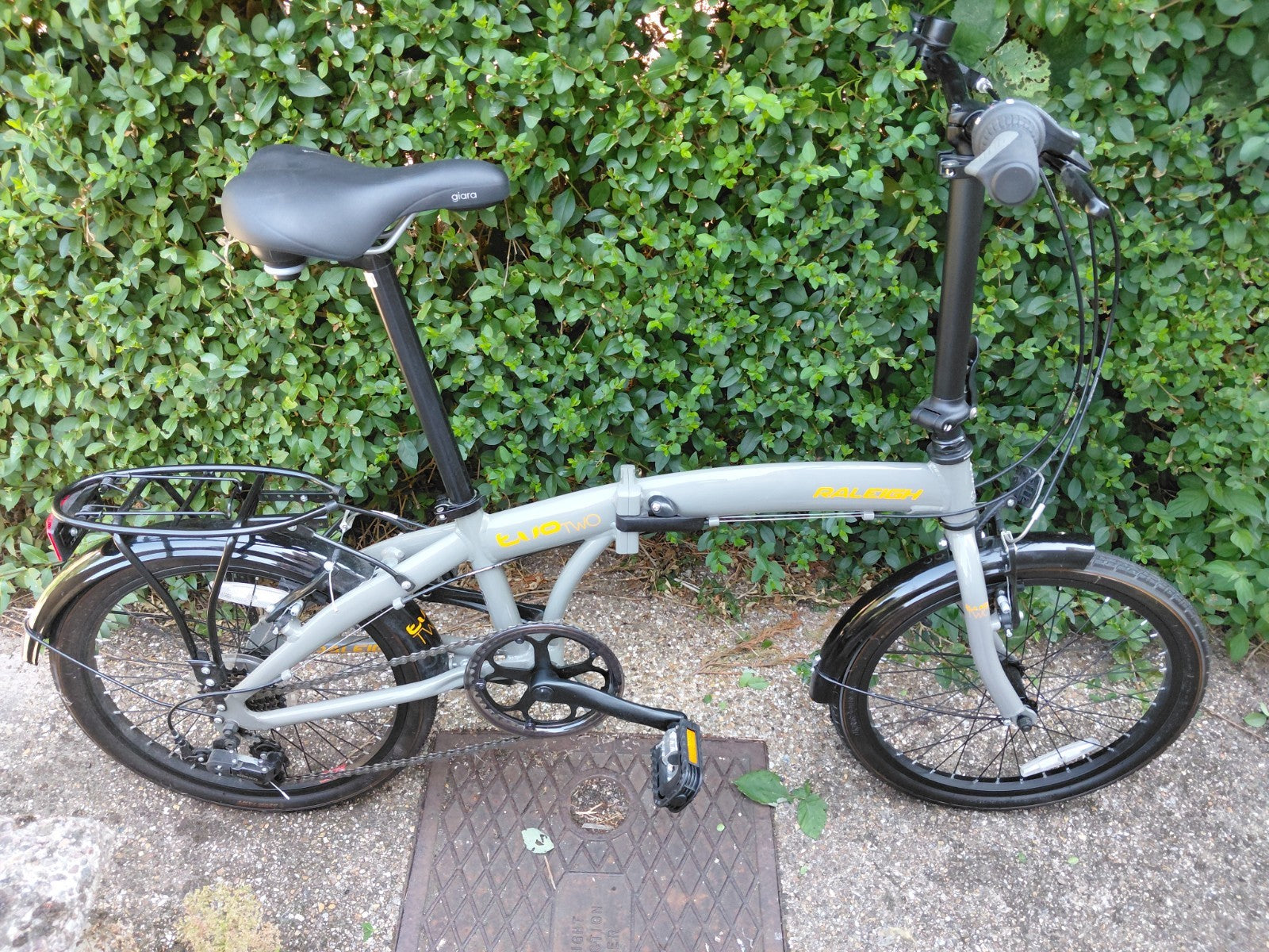 Raleigh Evo 2 Folding Bike 7-Speed Shimano Gears, Grey
