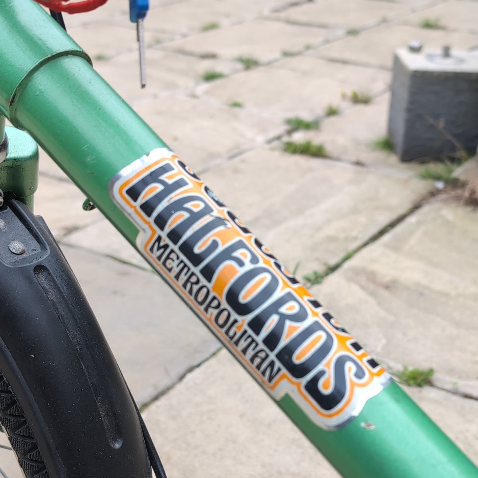 Halfords Metropolitan 20in Mini Velo Bike Green With Rear Rack & Mudguards.