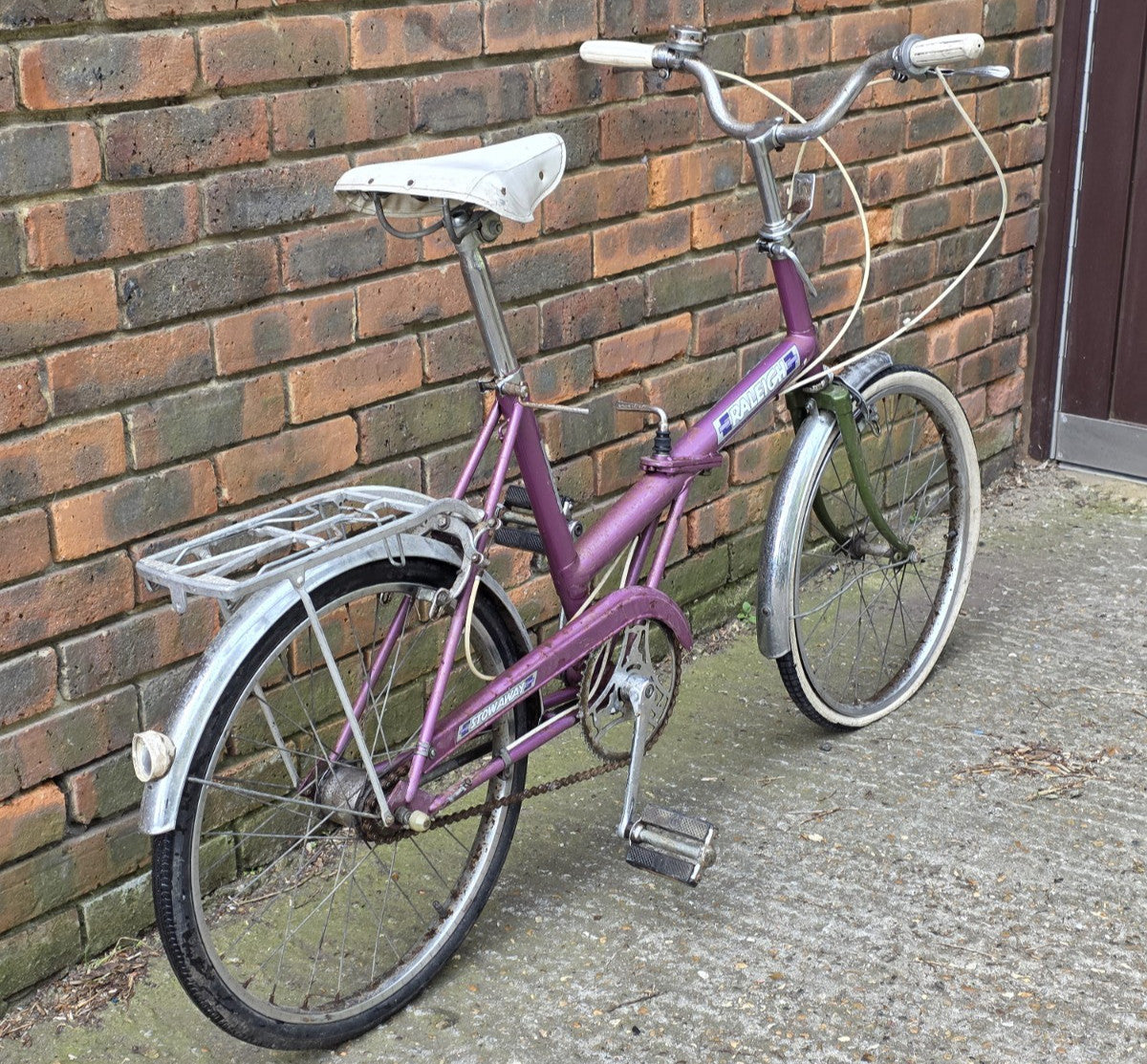 1970's VINTAGE Raleigh Stowaway FOLDING Bike (17" FRAME SIZE w/ 20" WHEELS)
