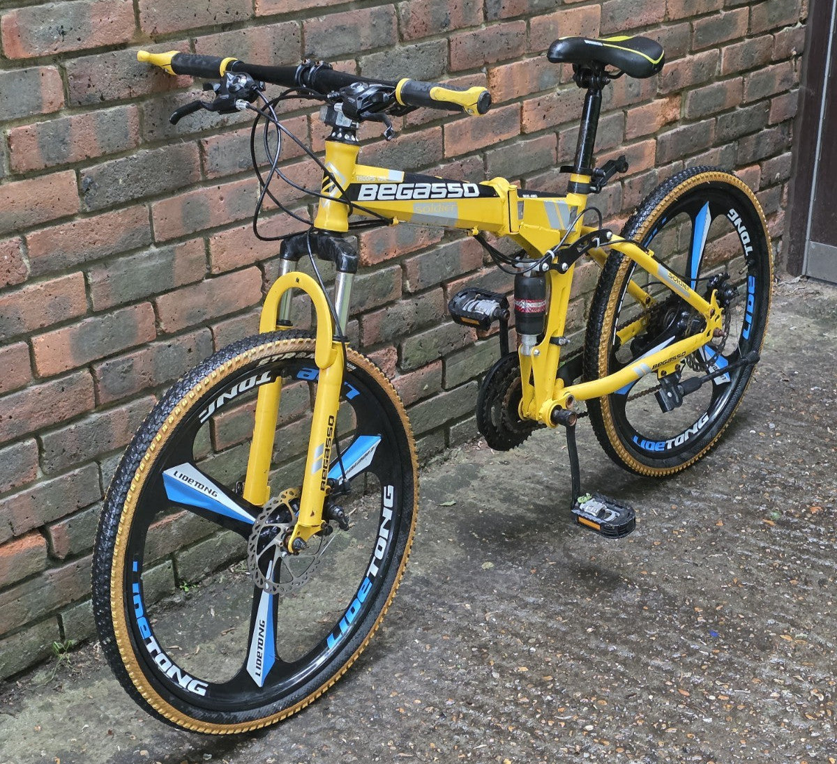 BEGASSO SOLDIER FOLD UP MOUNTAIN BIKE (42cm FRAME SIZE w/ 24" WHEELS)