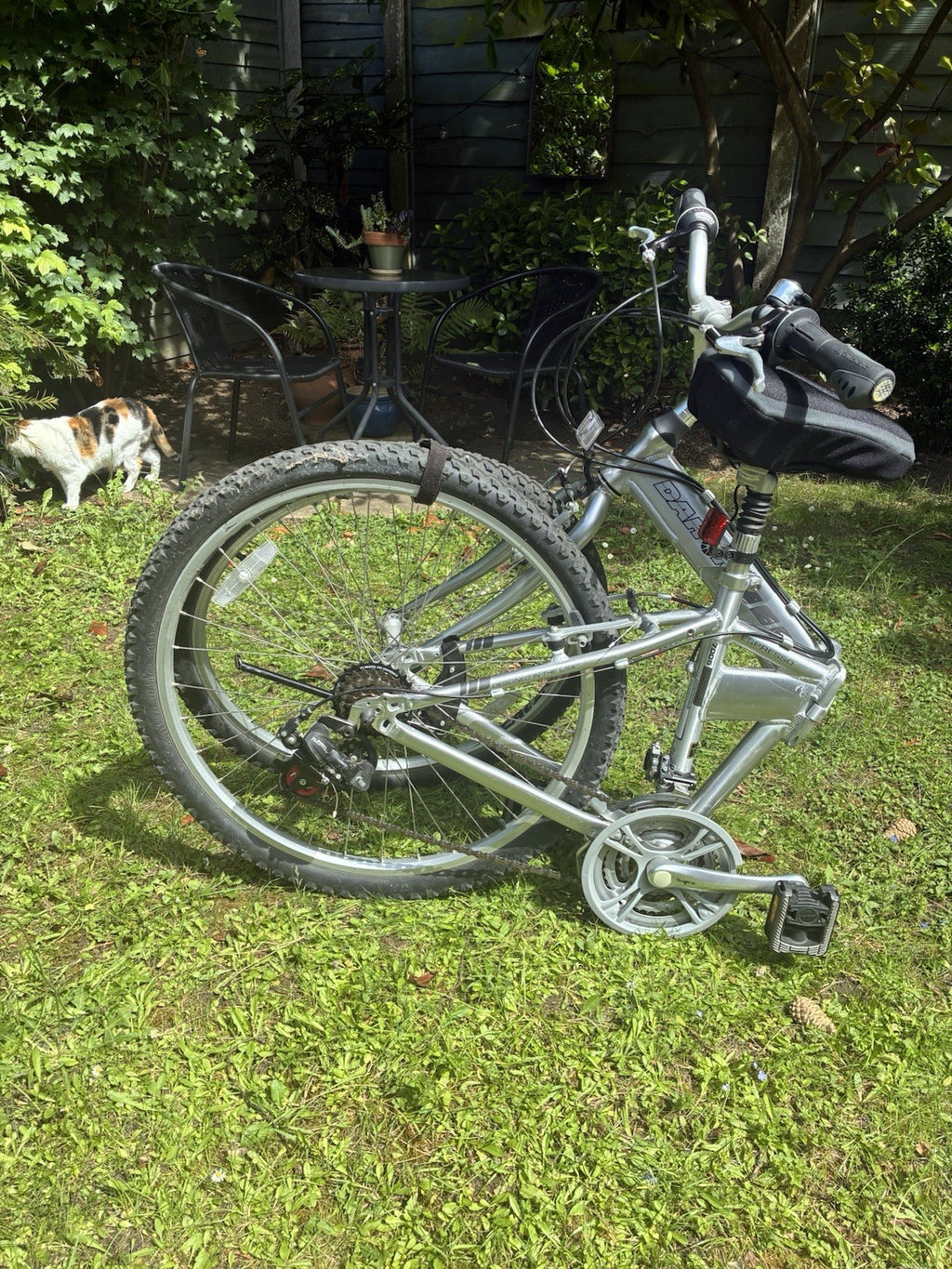 Dahon Espresso Full Sized Folding Bike - 26 inch wheels, medium frame