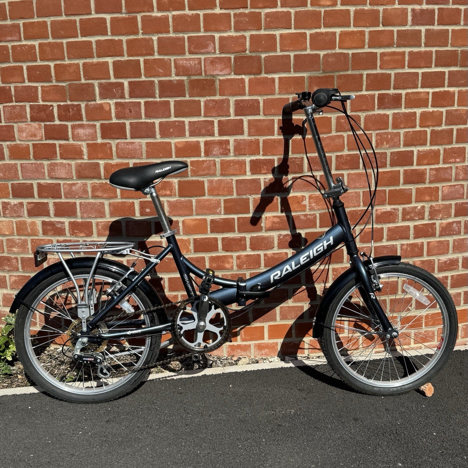 Raleigh Swift Aluminium Folding Bike Adults Compact 20” Wheels with Rack, Gears