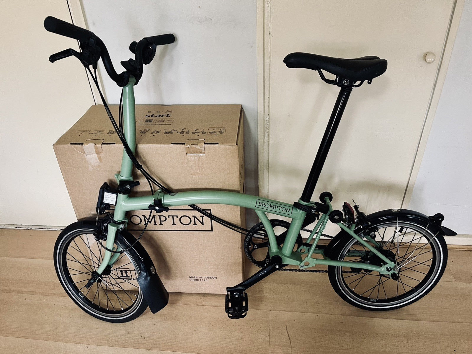 Brompton C Line Explore, 6-Speed, Matcha Green, Black Ed, Mid Handlebar