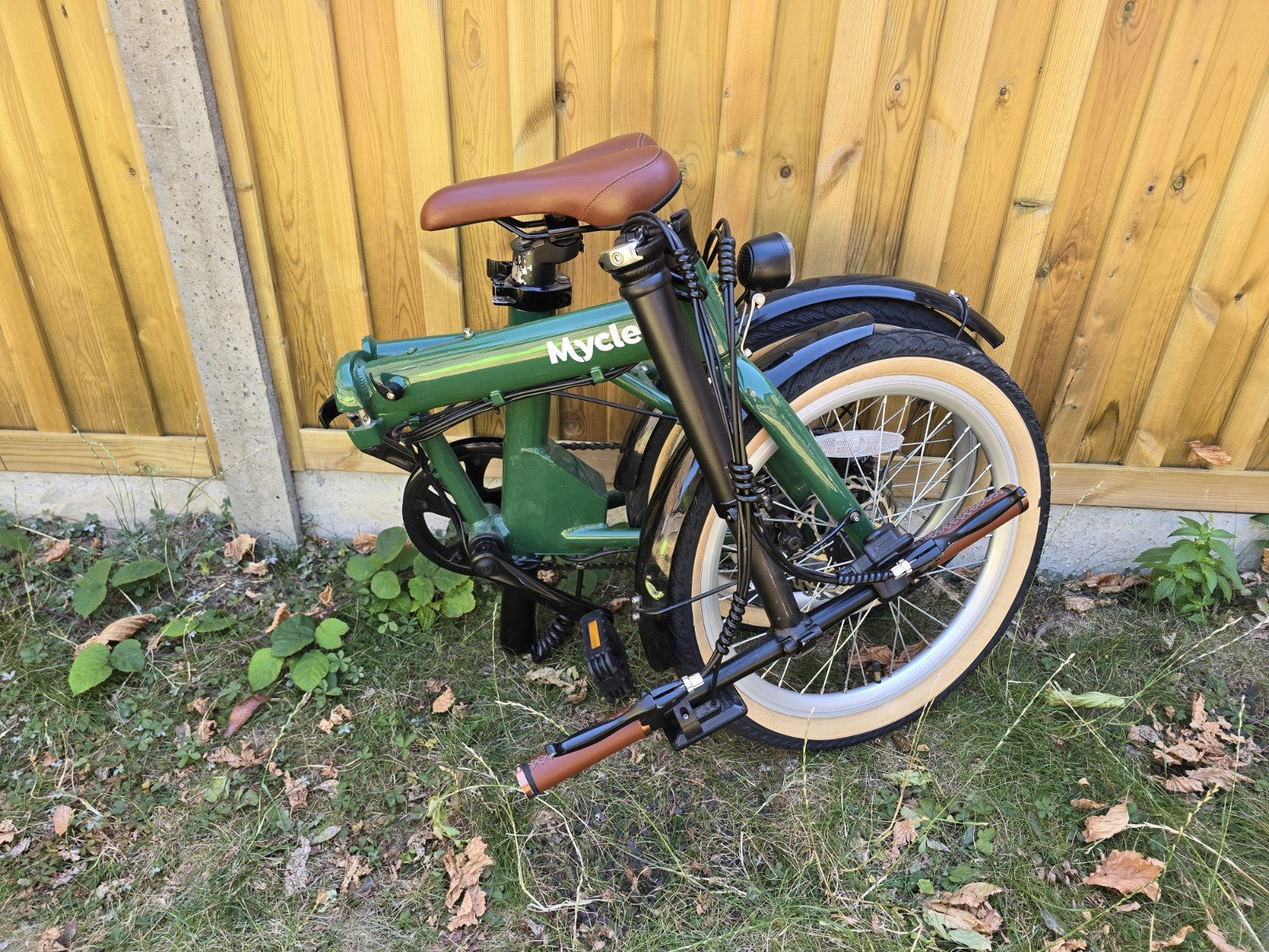 Mycle Compact Folding Bike - Green - 20" Wheels.