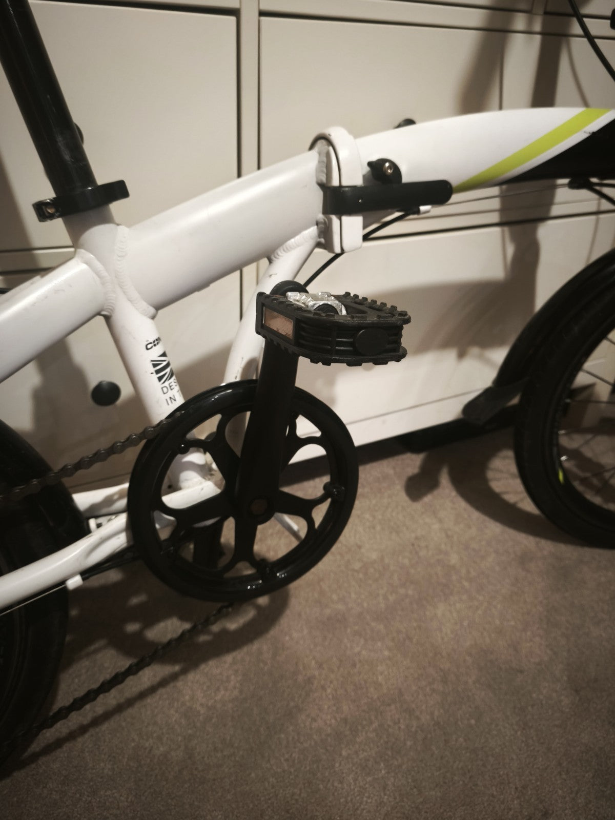 Compass Folding Bicycle – Ideal for Commuting & Storage – White/Black With Bag