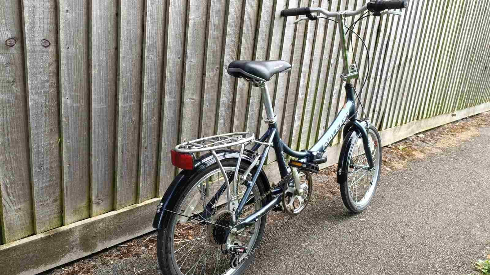 Lightweight Aluminium Raleigh Swift Folding Bike is in good condition